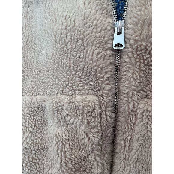 Urban Outfitters Teddy Bear Jacket, Size M, Tan / Light Brown Colored, NWOT - Picture 2 of 9